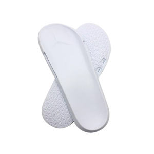Semelle de chaussure pour homme flexible en PVC, antidérapante, durable et résistante à l'eau, conçue pour un mouvement facile et un soutien stable - Product Image 1