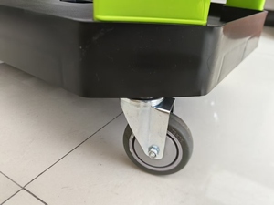 Chariot de lavage auto avec étagère à trois niveaux moulée pour le nettoyage des voitures - Product Image 2