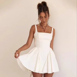 Robe moulante de haute qualité, bretelles spaghetti, dos nu, sans manches, design court, mini, moulante, décontractée, mignonne, style sucré, unie - Product Image 1