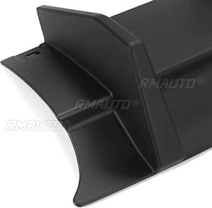 Difusor de Parachoques Trasero Estilo Aleta de Tiburón para Dodge Challenger GT SXT Plus 2015-2023, Spoiler con Divisor de Labio, Negro Mate, Estilo Fibra de Carbono - Product Image 4