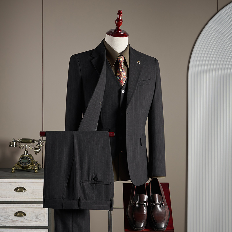 Nero [abito + gilet + pantaloni]
