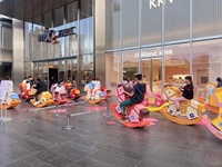 Instalasi Luar Ruangan Bertema Kuda Goyang Imlek yang Dikustomisasi untuk Festival Plaza Komersial, Fasilitas Foto Skala Besar