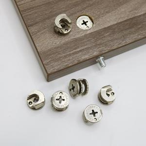 Conector Tres en Uno de Acero Inoxidable para Muebles con Rueda Excéntrica, Fijaciones Preincrustadas para Montaje de Armarios y Gabinetes - Product Image 1