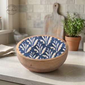 Bol en bois fabriqué à la main avec intérieur en céramique florale bleue pour un service élégant et une décoration intérieure élégante - Product Image 1