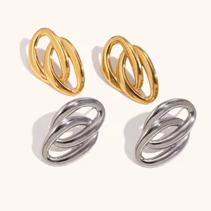 Personalized and sophisticated earrings made of stainless steel plated with 18K gold and cast with O-ring double buckle earrings