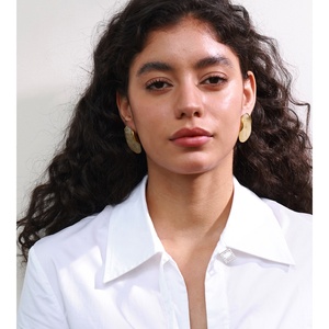 أقراط جينيو 2358 من تشكيلة الخريف العصرية، مجوهرات عتيقة من الفولاذ المقاوم للصدأ بتصميم هندسي مغلف بالراتنج والأكريليك - Product Image 4