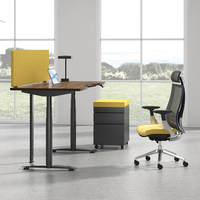 Bureau assis-debout électrique ergonomique moderne OMNI, réglable en hauteur, avec mémoire de préréglages intelligents, construction en bois massif pour usage commercial