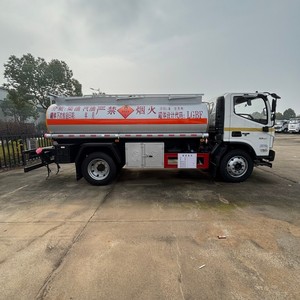 Camion-citerne FOTON Aumark 4x2 de qualité supérieure, capacité 8000L, pour le transport de carburant diesel, avec pompe et distributeur - Product Image 4