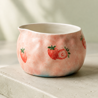 Ensemble de bols à matcha en céramique rose motif fraise avec bec verseur et support pour fouet – Adorable bol à matcha en céramique