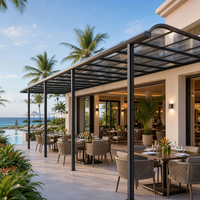 Resor Hotel Kanopi Teras Pemandangan Laut Penutup Pergola Aluminium Atap Polikarbonat Ruang Makan Luar Ruangan Tahan Cuaca Tahan Air Kustom OEM