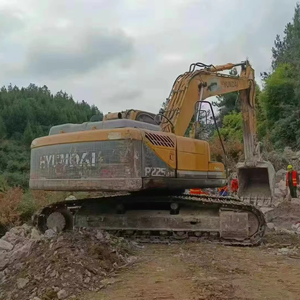 Excavadora Hyundai225LC-9T Usada de Excelente Rendimiento, Procedente de Corea, en Buenas Condiciones a Precio Económico - Product Image 1