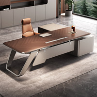 Bureau de direction en forme de L, table de bureau en noyer et beige avec pieds en métal, poste de travail moderne et luxueux