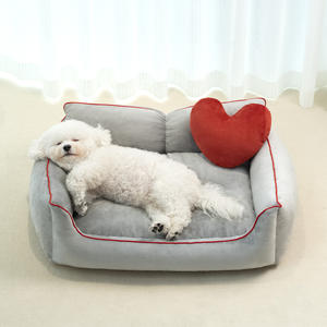 Sofá cama de felpa de lujo para perros con almohada de corazón, cojín lavable suave y acogedor para perros y gatos pequeños y medianos - Product Image 1