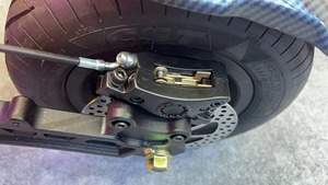 Scooter Eléctrico Plegable 2026 con Suspensión de Aceite, Batería de Litio de 72V 50Ah, Larga Distancia 120-150KM, Neumático Grueso de 13 Pulgadas y Asiento - Product Image 4