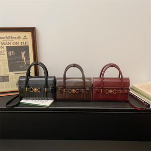 Bolso <span class=keywords><strong>de</strong></span> Hombro Retro Novedoso 2026 para Mujer, Diseño <span class=keywords><strong>de</strong></span> Corazón, Cuadrado, Venta al por Mayor - Product Image 4