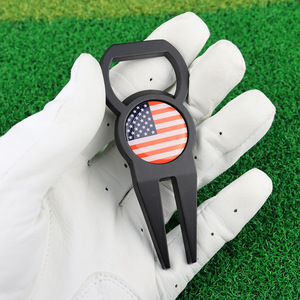 Horquilla para Pelotas de Golf de Aleación de Zinc, Magnética y Resistente, Accesorio de Golf para Exteriores con Diseño de Bandera Estadounidense - Product Image 2