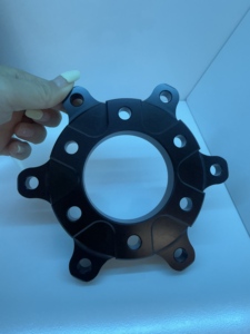 Servicio de mecanizado CNC de piezas de acero inoxidable con recubrimiento en polvo de anodizado rojo y negro, oxidación y mecanizado CNC de 5 ejes en aluminio, de Source Factory. - Product Image 2