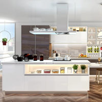Set Dapur Modular Mewah Modern Gaya Italia dengan Finishing Lacquer High Gloss, Kabinet Dapur Tanpa Gagang, dan Meja Pulau Waterfall