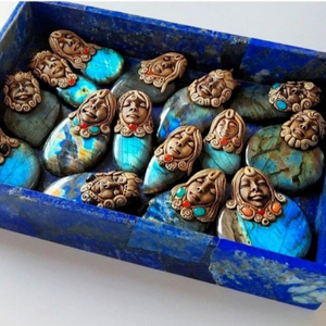 Pendentif en argile polymère de labradorite naturelle, pendentif déesse en pierre précieuse, fournisseur en gros de bijoux en céramique pour la fabrication de bijoux, article cadeau - Product Image 2