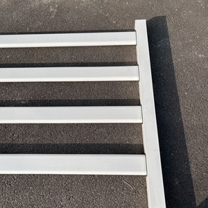 مزرعة خيول ثلاثية القضبان من الفولاذ الأبيض والأسود وشملت خدمة النمذجة ثلاثية الأبعاد - Product Image 2