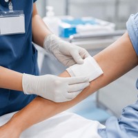 Compressa de gasa estéril médica de 8 capas 10x10cm de algodón para cuidado de heridas, compresa quirúrgica no tejida con hilo detectable por rayos X