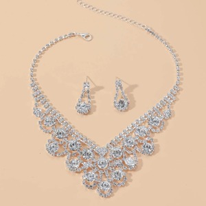 Conjunto de Joyería Nupcial Romántico y Elegante al por Mayor: Collar y Pendientes de Diamantes de Imitación con Cadena de Garra, Bañado en Plata para Mujer, Ideal para Vestido de Noche - Product Image 4