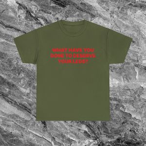 Camiseta divertida con diseño sarcástico e irónico, texto What Have You Done To Deserve Your Legs, color verde oliva, corte unisex. - Product Image 1