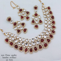 Collection Tendance Fantaisie : Parure de Collier Plaqué Or Ethnique Kundan et Perles, Idéale pour Fiançailles, Anniversaire, Mariage, Fête – Design Unique