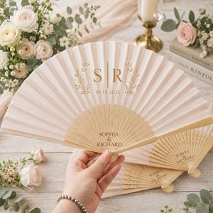 พัดกระดาษผ้าพับลายพิเศษสำหรับแขกในงานแต่งงานฤดูร้อน - Product Image 1