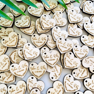 Etichette Personalizzate in Legno con Incisione Laser per Bomboniere Matrimonio, Cuori con Scritta <span class=keywords><strong>Mr</strong></span>/Mrs, Nomi Coppia e Data - Product Image 2