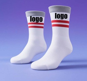 Design personalizzato all'ingrosso logo Jacquard a maglia Logo Anti-sudore e asciugatura rapida Unisex Design Sport bianco calzini rossi - Product Image 1