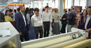 Ruban adhésif acrylique BOPP de haute qualité en format rouleau jumbo, simple face, pour l'étanchéité des cartons lourds et la personnalisation d'impression OEM - Product Image 5