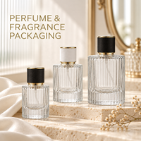 Vente en gros de flacons de parfum en verre côtelé transparent de 30 ml, 50 ml, 100 ml avec atomiseur à fine brume dorée, bouchons noirs et blancs