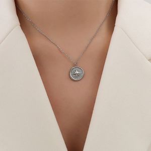 Collier pendentif boussole irrégulière en acier inoxydable or 18 carats de style antique nordique - Product Image 3