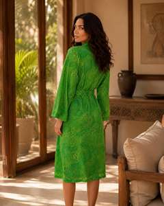 Bata de seda bohemia para mujer con estampado paisley, ligera, con cuello en V, estilo kimono, túnica de descanso floral bohemia, bata de baño larga y suave - Product Image 1