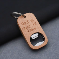 Ouvre-bouteille et porte-clés en bois rectangulaire arrondi double usage avec citation gravée au laser, idéal pour les soirées en bar, les fêtes et le transport quotidien