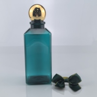 Prix usine Bouteille de lotion en plastique carrée 60ml 250ml 400ml Conteneur en PETG bleu Bouchon à bille en or Bouchon à vis Shampooing Pompe pour animaux de compagnie