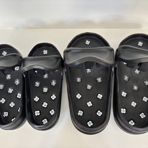 Chaussures <span class=keywords><strong>de</strong></span> 3 tailles avec clous qui peuvent marcher sur des sols auto-nivelants en ciment époxy et dont les marques d'ongles peuvent être restaurées - Product Image 3