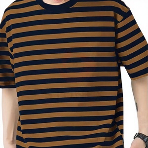 เสื้อยืดคอกลมแขนสั้นทรงปกติสไตล์สตรีทแวร์ลำลองสำหรับผู้ชายรุ่นใหม่ - Product Image 1