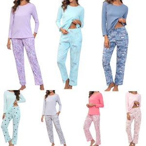 Pijamas de forro polar acogedores para niños con diseño de capucha y bolsillos tipo canguro para mayor calidez y estilo divertido. - Product Image 4