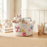 Cesta de Armazenamento para Bebê com Nome Bordado Personalizado, Cesto de Brinquedos em Corda de Algodão, Decoração Boho Colorida para Quarto de Bebê, Presente para Chá de Bebê