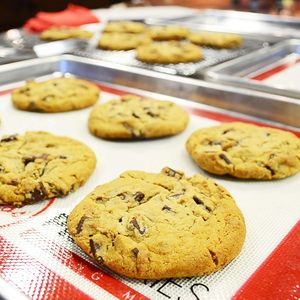 Durable Aluminum Baking Sheet Rectangular Tray for <b>Pizza</b> Bread Cake and Pastry Commercial Oven Use - Product Image 2