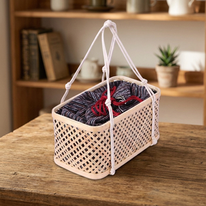 Sac à main japonais en rotin Kinchaku avec fermeture à rabat, design élégant en bambou, forme ronde pour femme et doublure en lin - Product Image 3