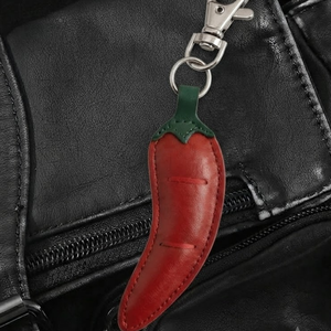 Porte-clés mousqueton en cuir couleur personnalisée Piment fort, breloque en acier inoxydable, pendentif pour sac à main - Product Image 1