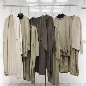 शरद ऋतु के मध्य-लंबाई फैशन वस्त्र स्वेटर छूट इस्तेमाल किया महिलाओं के कपड़ों की सूची पूंछ माल थोक बिक्री