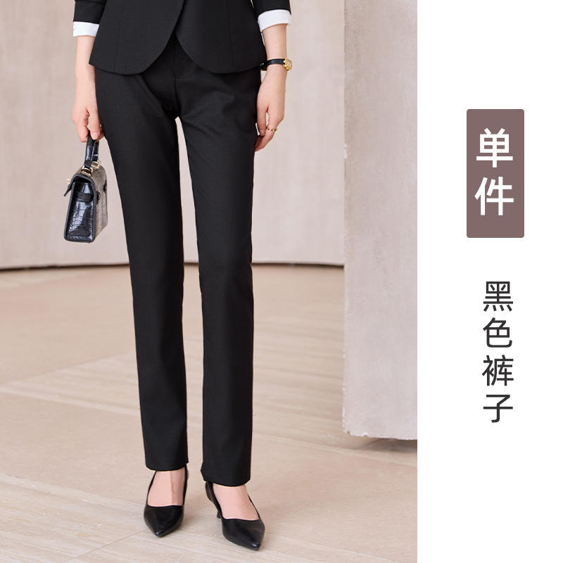 กางเกงขายาวสีดำเท่านั้น