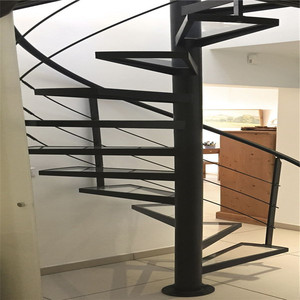 <span class=keywords><strong>Escalier</strong></span> en colimaçon intérieur en métal de conception <span class=keywords><strong>moderne</strong></span> pour bâtiment commercial, rond, en <span class=keywords><strong>bois</strong></span> massif avec garde-corps en verre, construction en fonte - Product Image 3