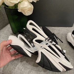 Custom Logo Genuine Leather Upper Breathable Lightweight Sports Casual Designer Unisex Sneakers with Thick Sole Design for Men - Product Image 5