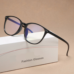 Vente en gros <span class=keywords><strong>de</strong></span> <span class=keywords><strong>lunettes</strong></span> <span class=keywords><strong>de</strong></span> lecture rétro unisexes à verres transparents anti-lumière bleue personnalisées <span class=keywords><strong>avec</strong></span> monture PC noire pour le <span class=keywords><strong>travail</strong></span> - Product Image 5
