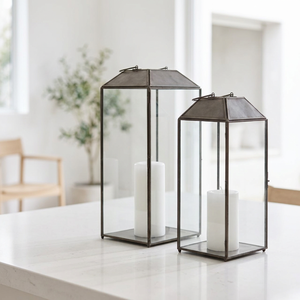Faroles Navideños de Vidrio Transparente Hechos a Mano de Estilo Nórdico Rústico Europeo, Portavelas de Hierro para el Hogar, Marca A.K Handicrafts - Product Image 1